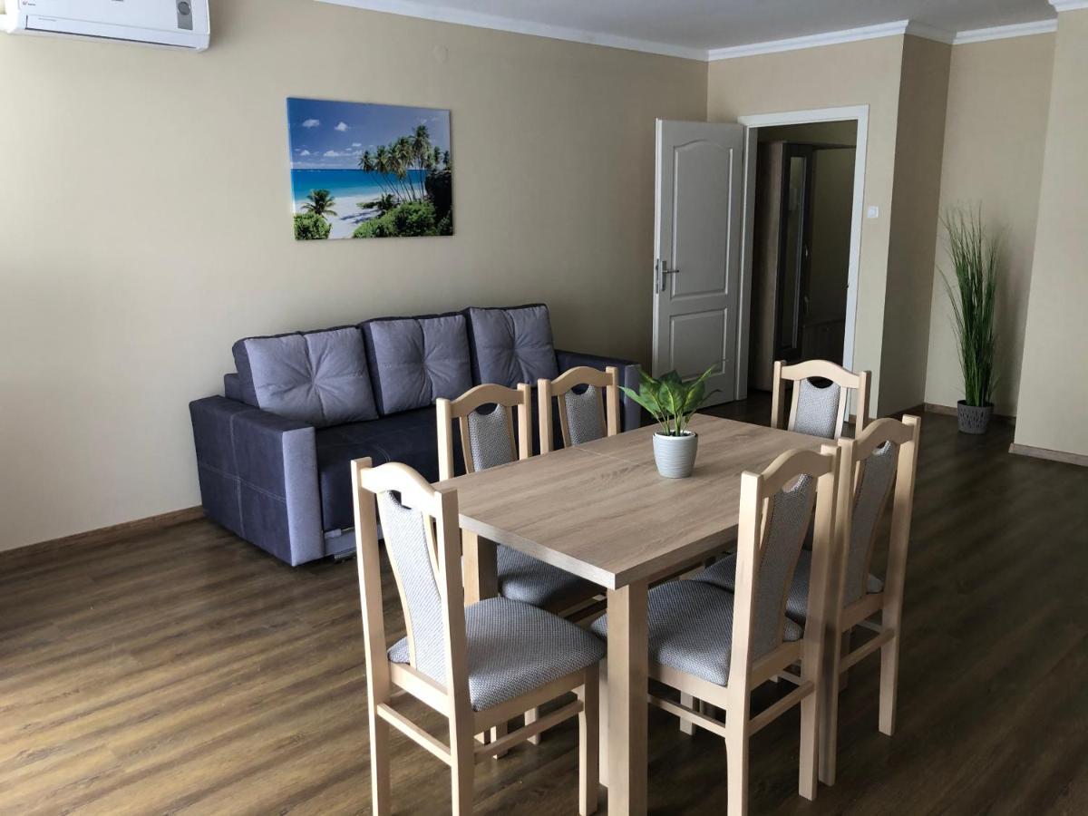 Alina Apartmanok ไฮจ์ดุสโซบอสโล ภายนอก รูปภาพ