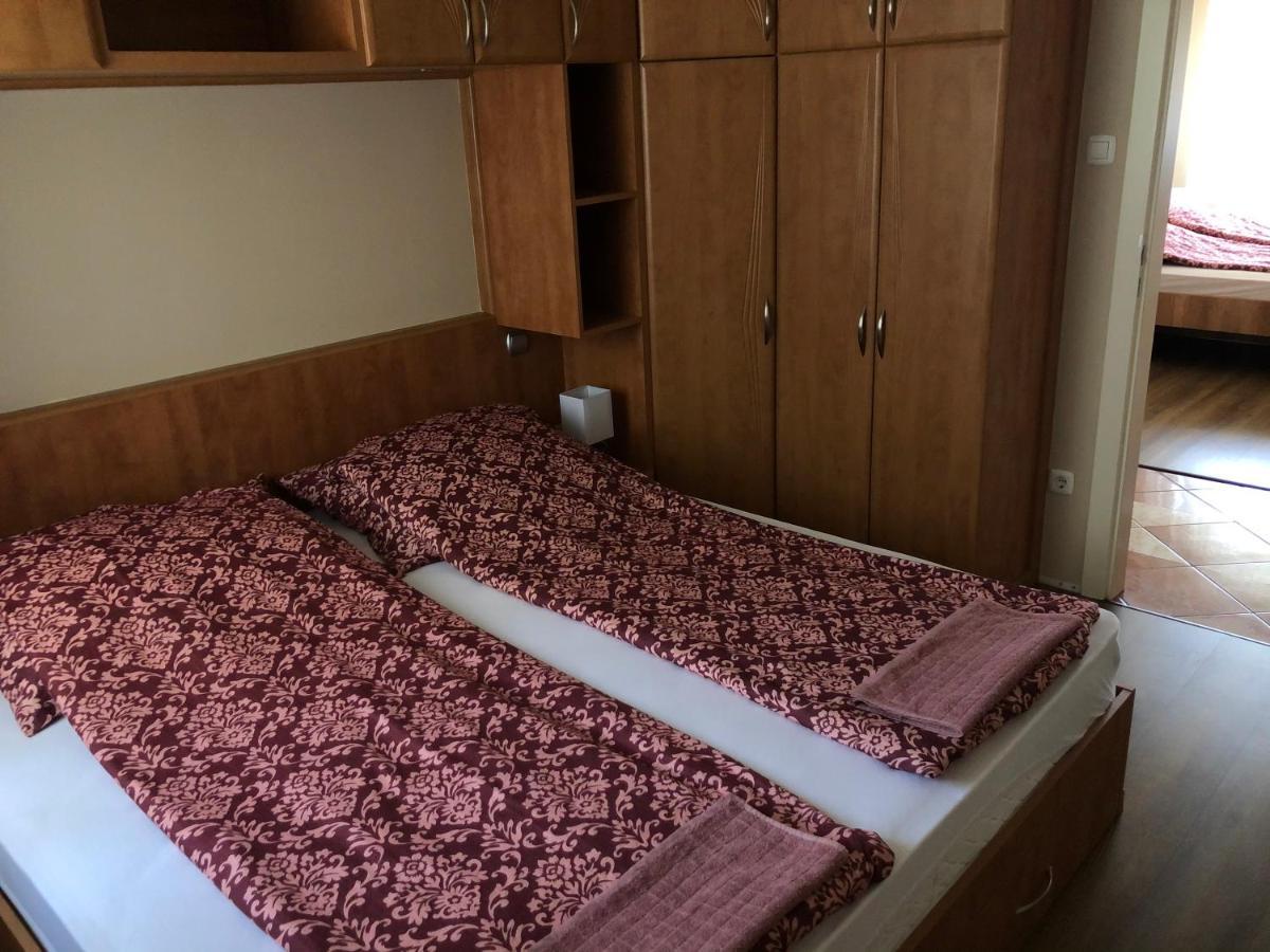 Alina Apartmanok ไฮจ์ดุสโซบอสโล ภายนอก รูปภาพ
