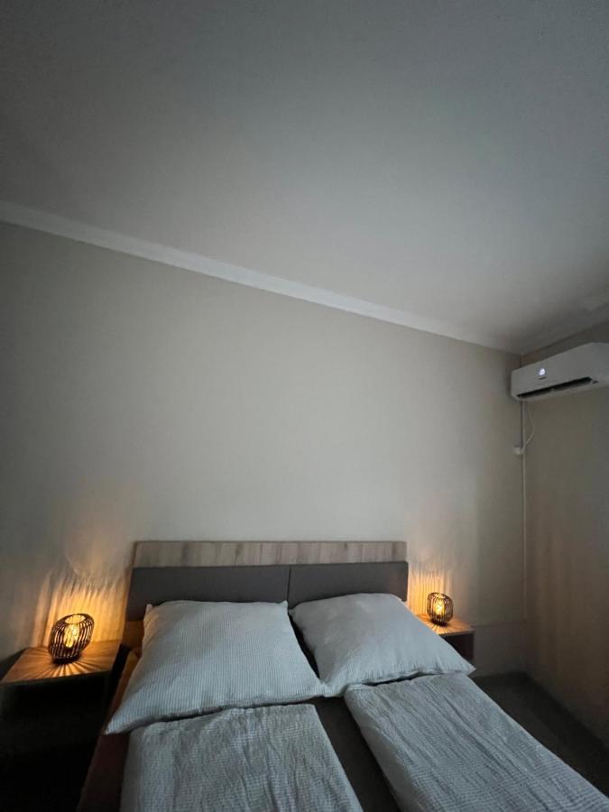 Alina Apartmanok ไฮจ์ดุสโซบอสโล ภายนอก รูปภาพ