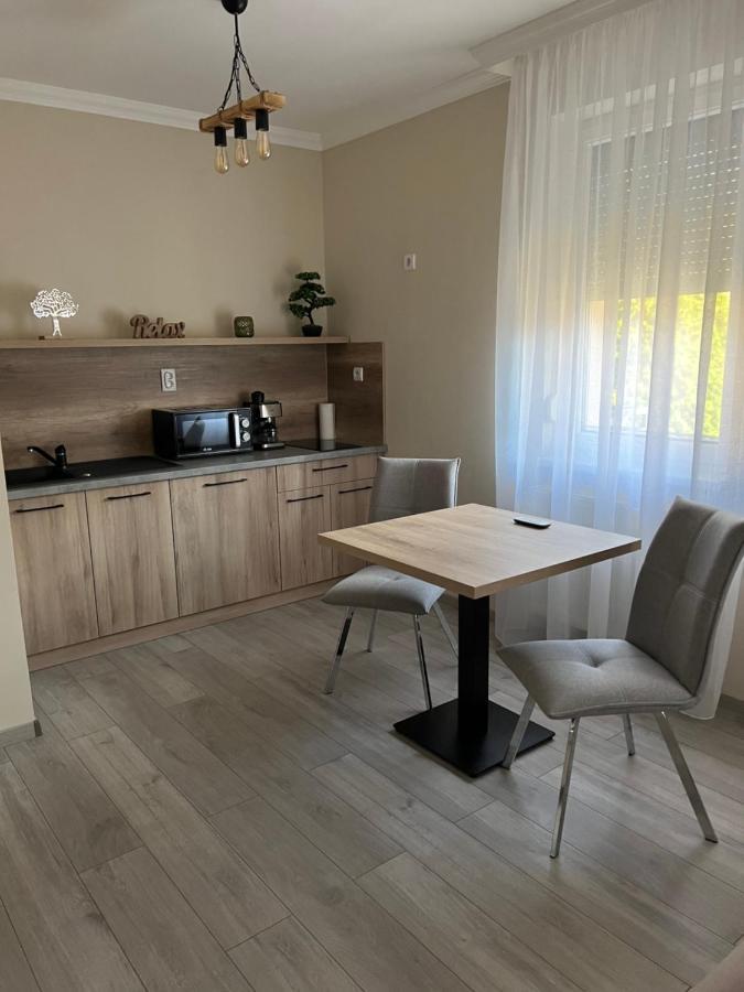 Alina Apartmanok ไฮจ์ดุสโซบอสโล ภายนอก รูปภาพ