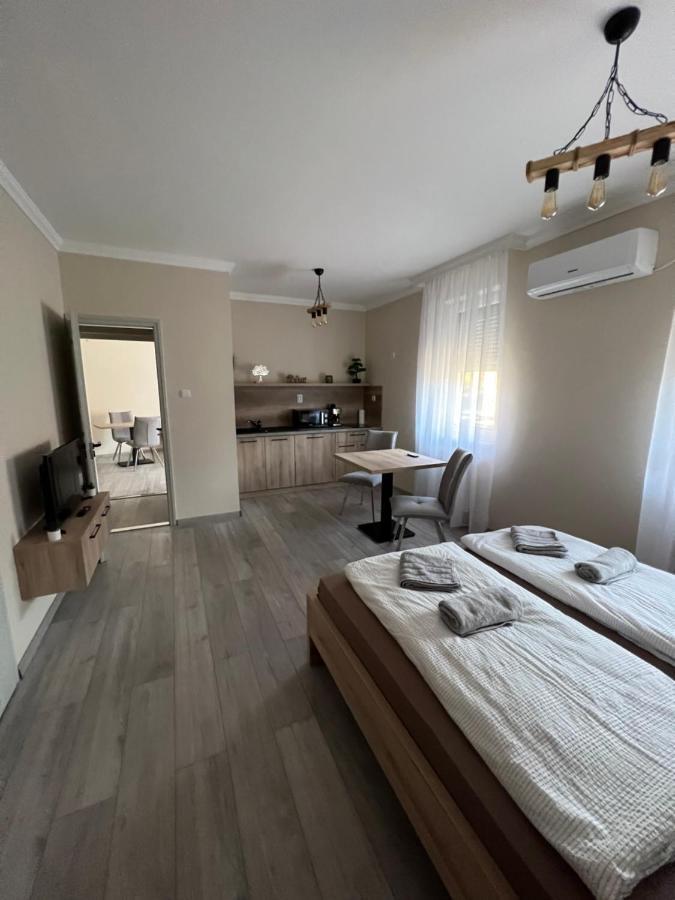 Alina Apartmanok ไฮจ์ดุสโซบอสโล ภายนอก รูปภาพ
