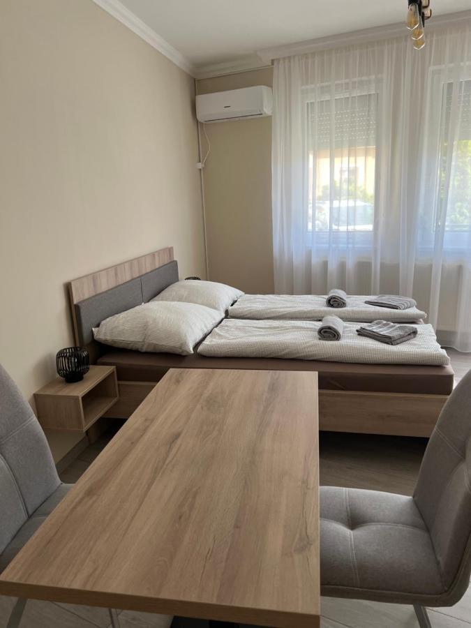 Alina Apartmanok ไฮจ์ดุสโซบอสโล ภายนอก รูปภาพ