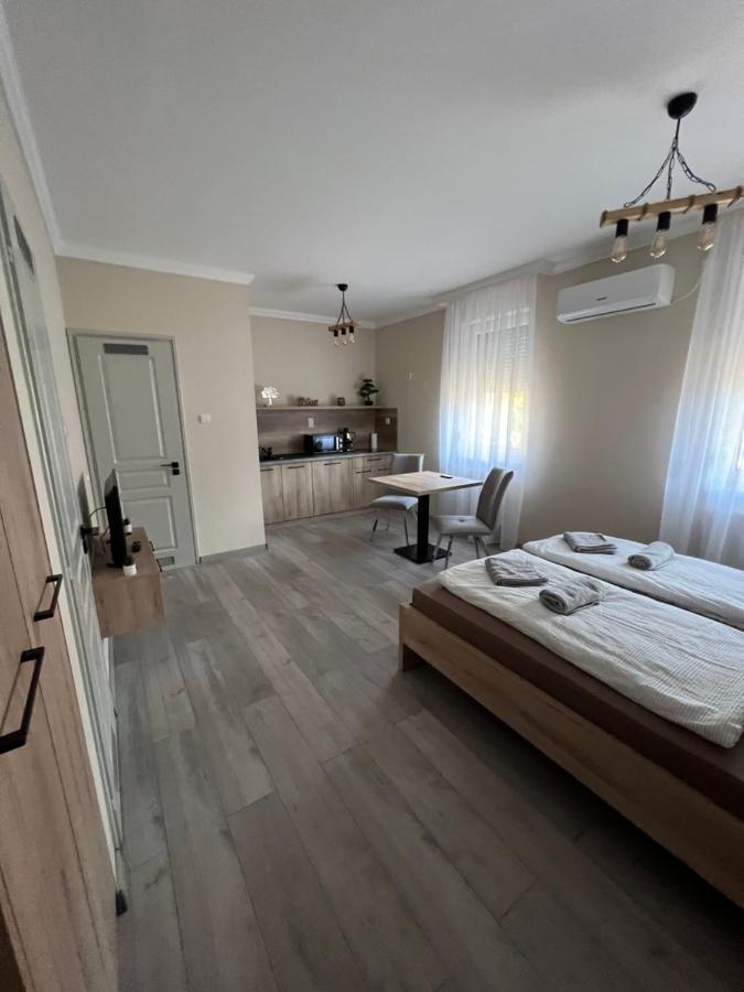 Alina Apartmanok ไฮจ์ดุสโซบอสโล ภายนอก รูปภาพ